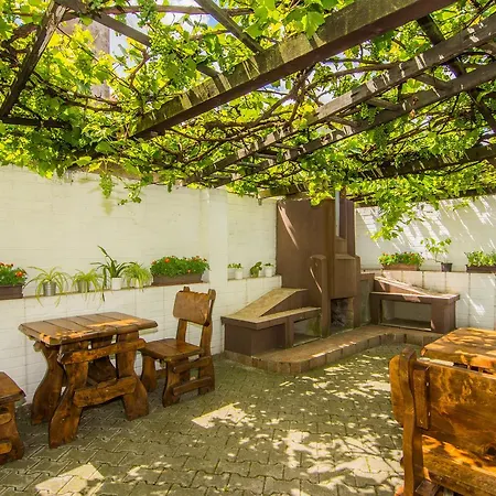 Anareta Πανσιόν